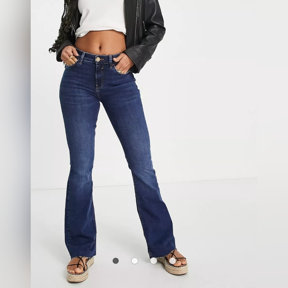 NWT River island size 8 Amelie flared jeans in dark blue